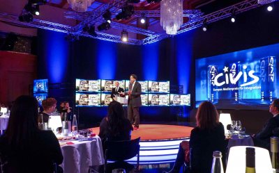 Cherno Jobatey moderiert den Civis Media Preis in der ARD